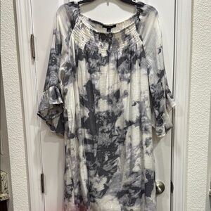 Zac & Rachel Gray and White Tunic with Bell Sleeves